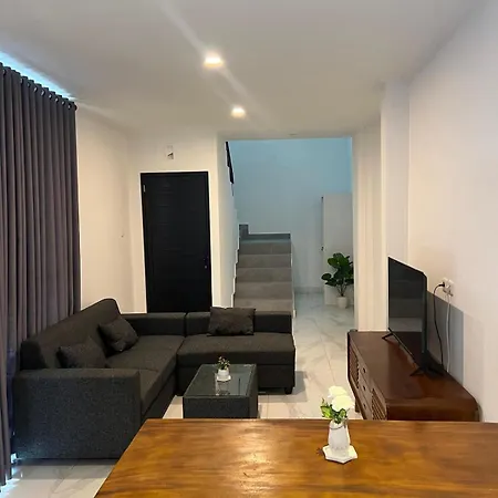 Modern Guest House In Cepaka